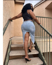 Load image into Gallery viewer, Block him crop top
