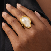 Flow Sculptural Pearl Ring